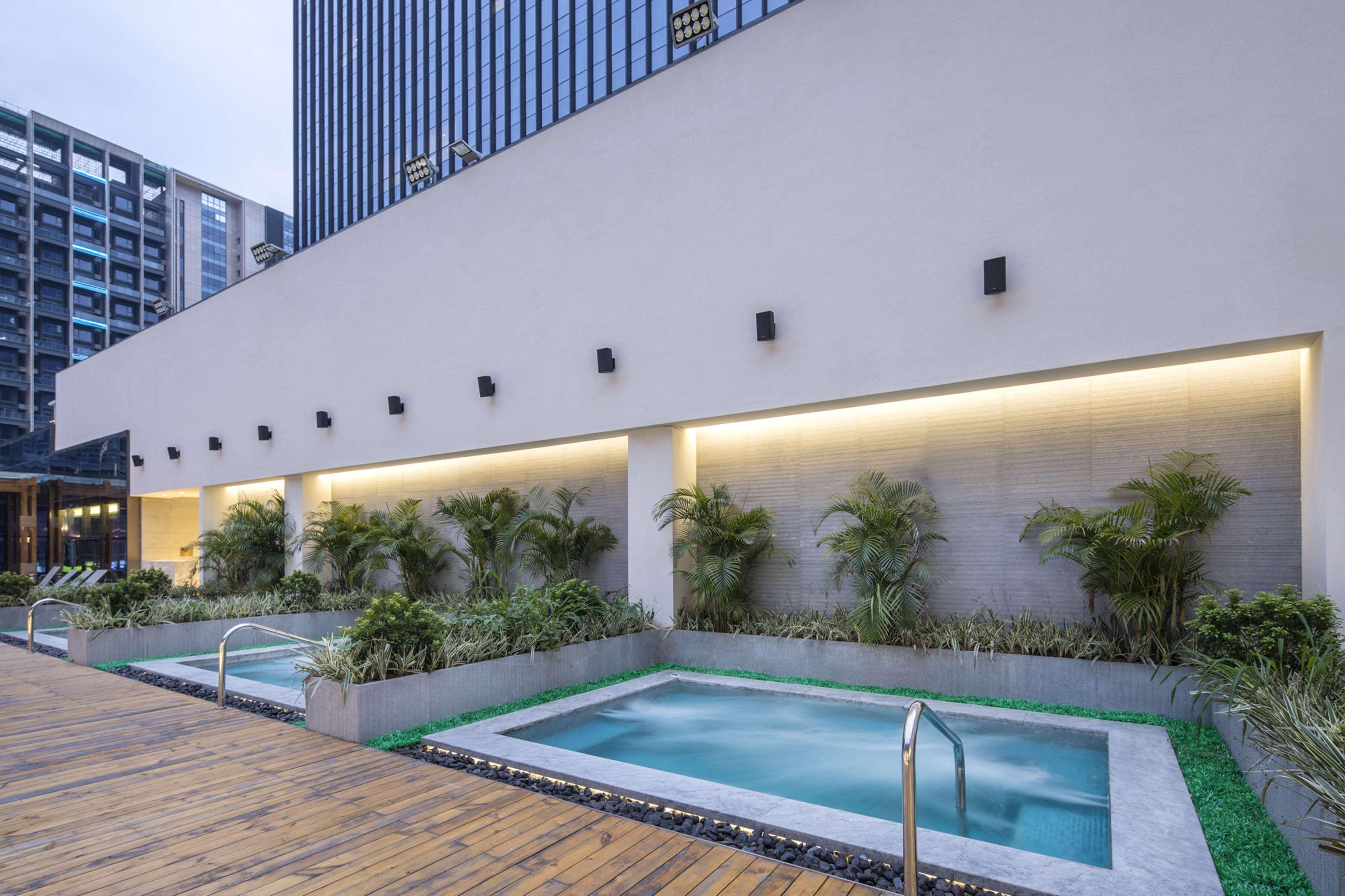 Doubletree By Hilton Shenzhen Longhua: Central Location Near Metro & Attractions Exterior photo