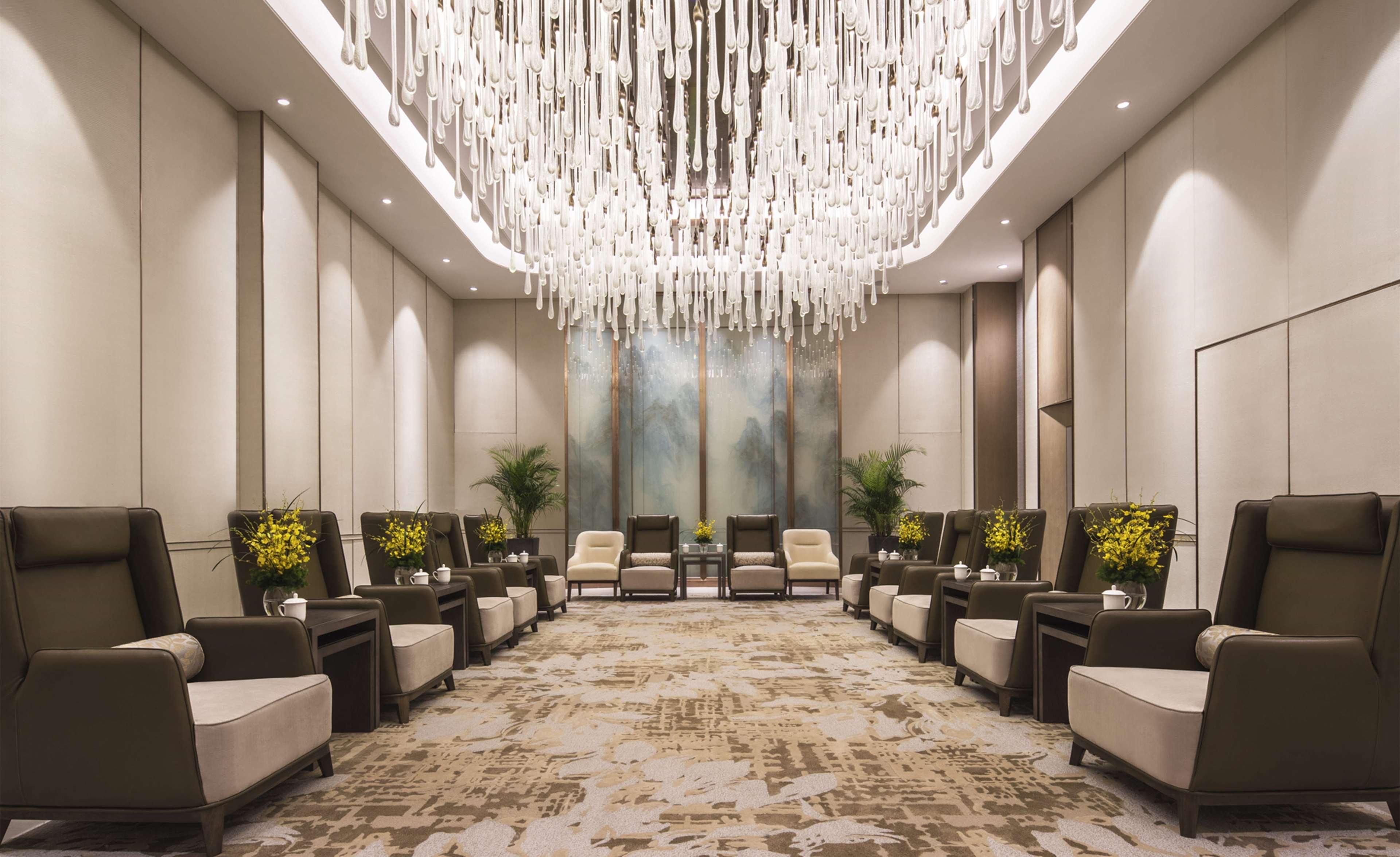 Doubletree By Hilton Shenzhen Longhua: Central Location Near Metro & Attractions Exterior photo
