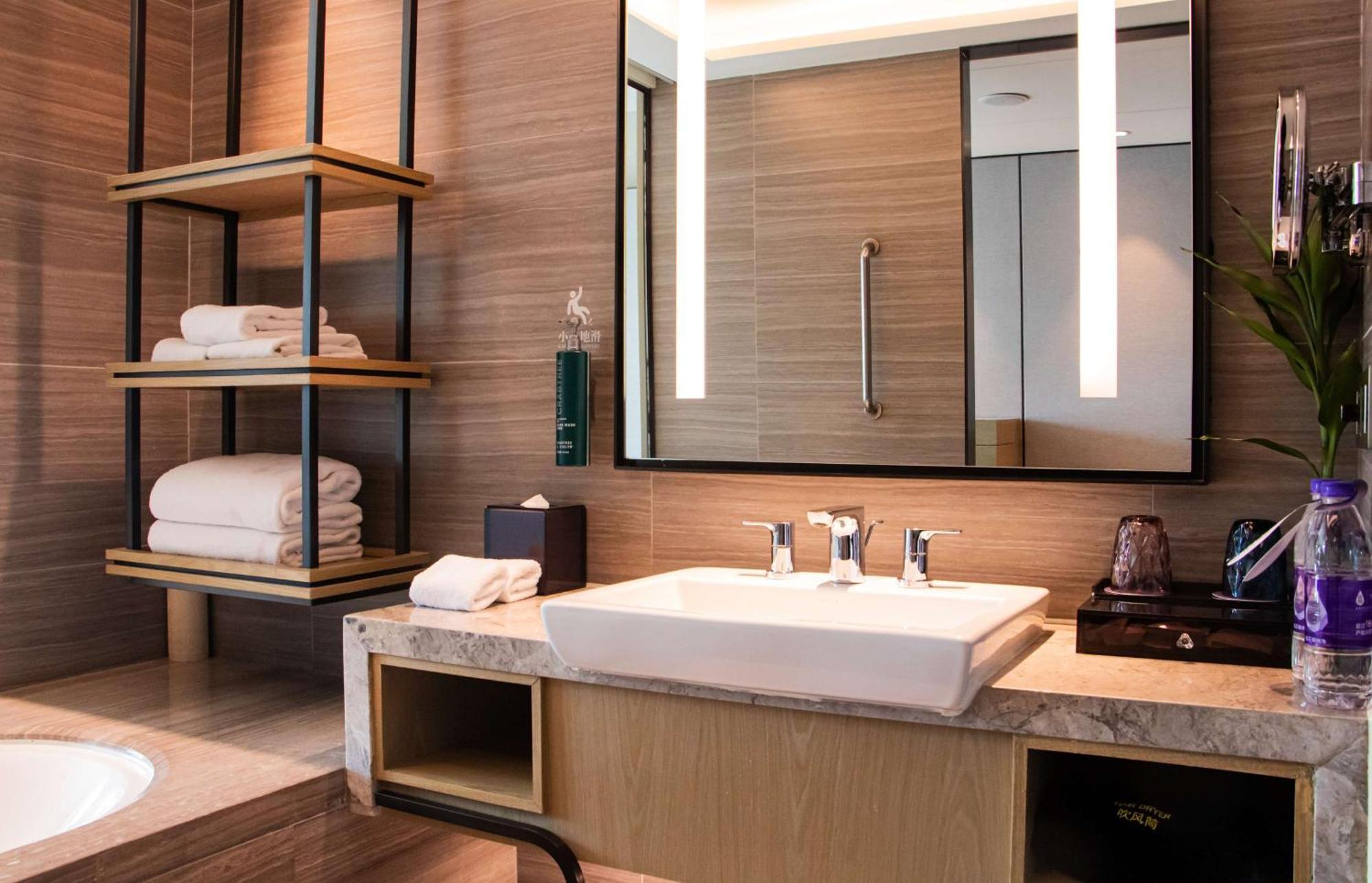 Doubletree By Hilton Shenzhen Longhua: Central Location Near Metro & Attractions Exterior photo