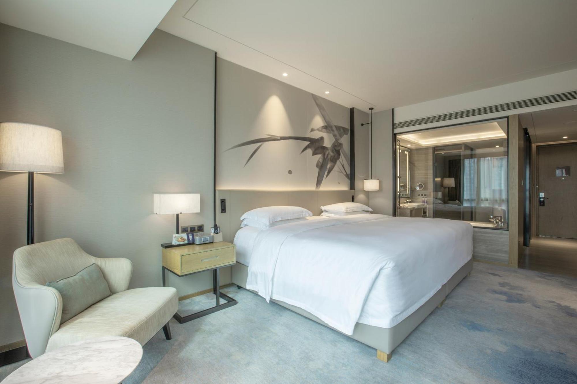 Doubletree By Hilton Shenzhen Longhua: Central Location Near Metro & Attractions Exterior photo