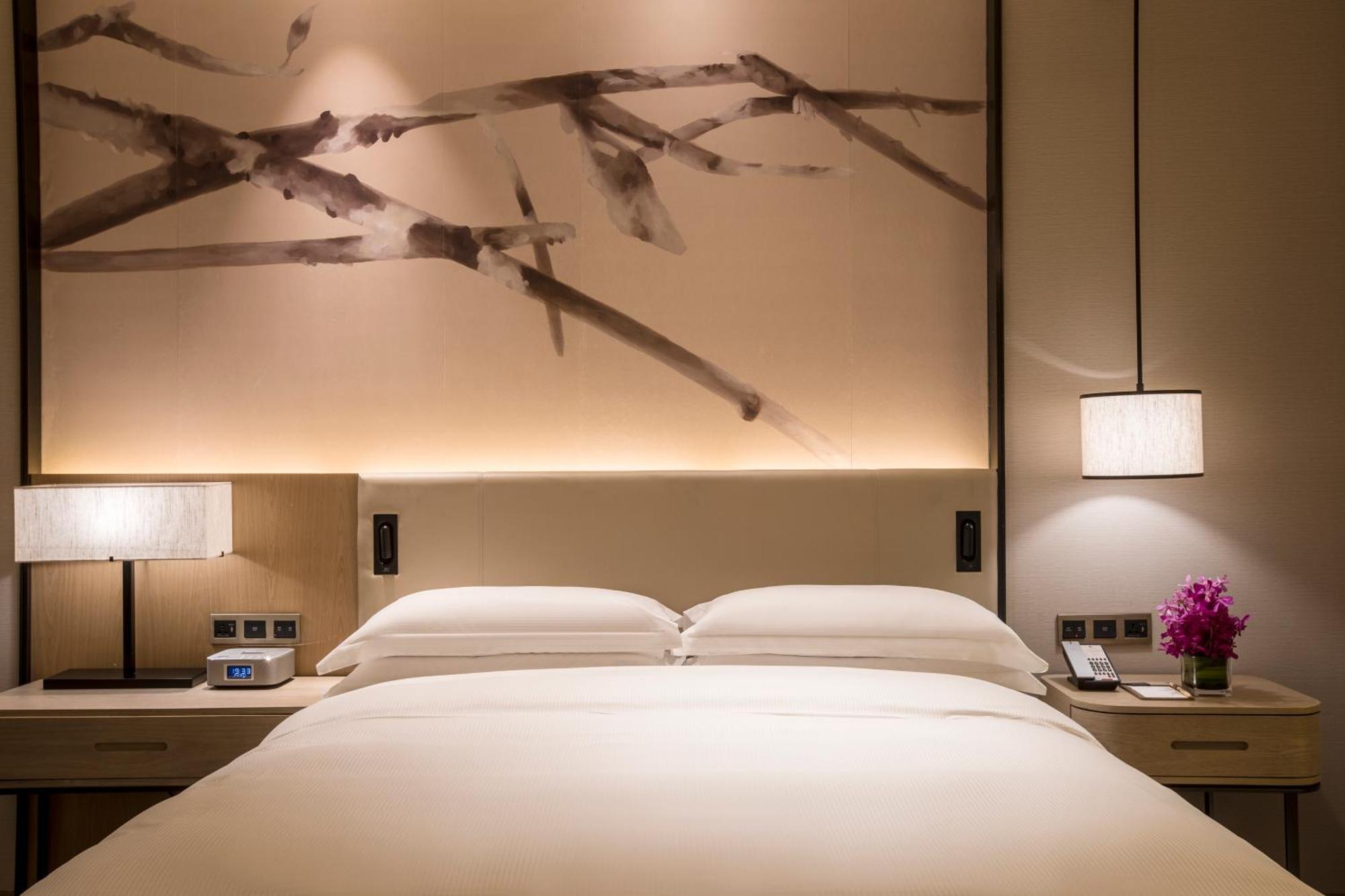 Doubletree By Hilton Shenzhen Longhua: Central Location Near Metro & Attractions Exterior photo