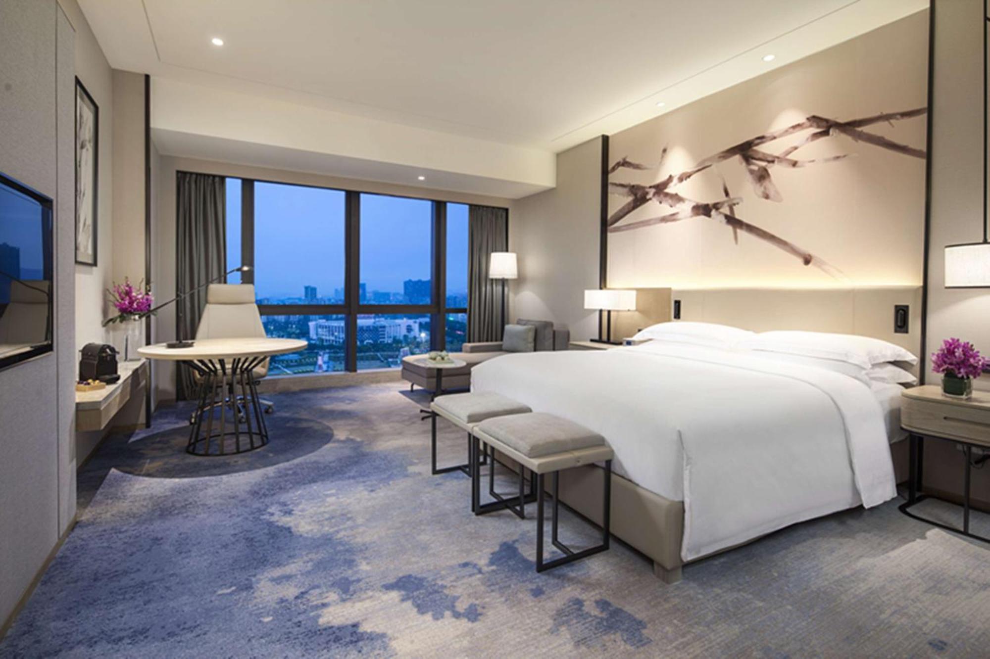 Doubletree By Hilton Shenzhen Longhua: Central Location Near Metro & Attractions Exterior photo