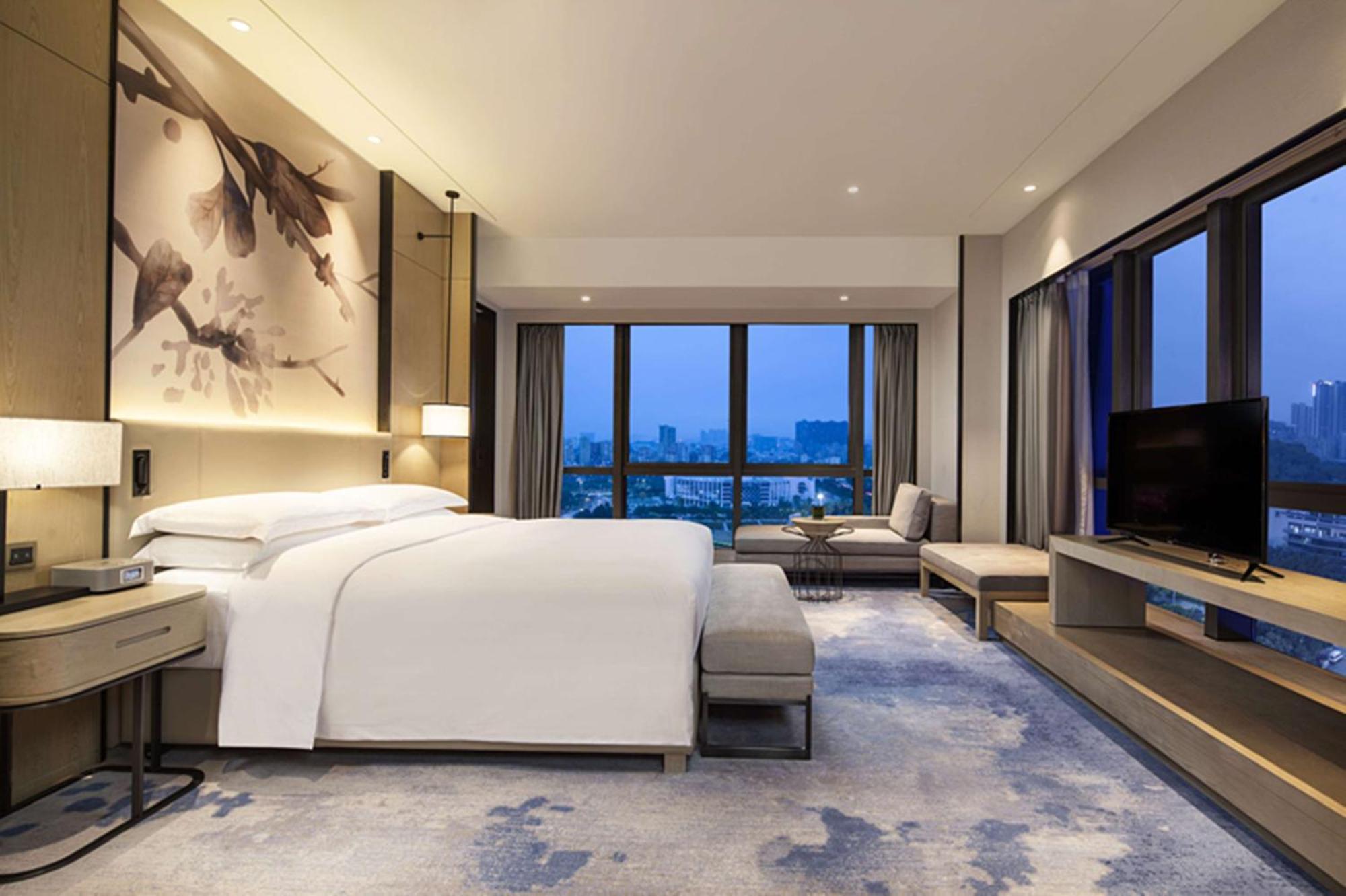 Doubletree By Hilton Shenzhen Longhua: Central Location Near Metro & Attractions Exterior photo