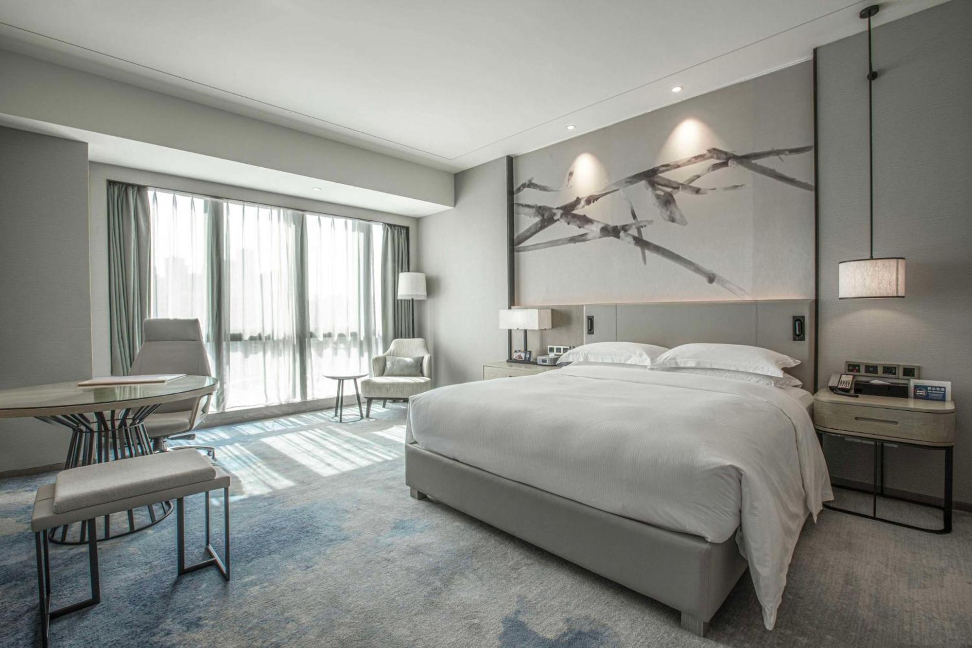 Doubletree By Hilton Shenzhen Longhua: Central Location Near Metro & Attractions Exterior photo
